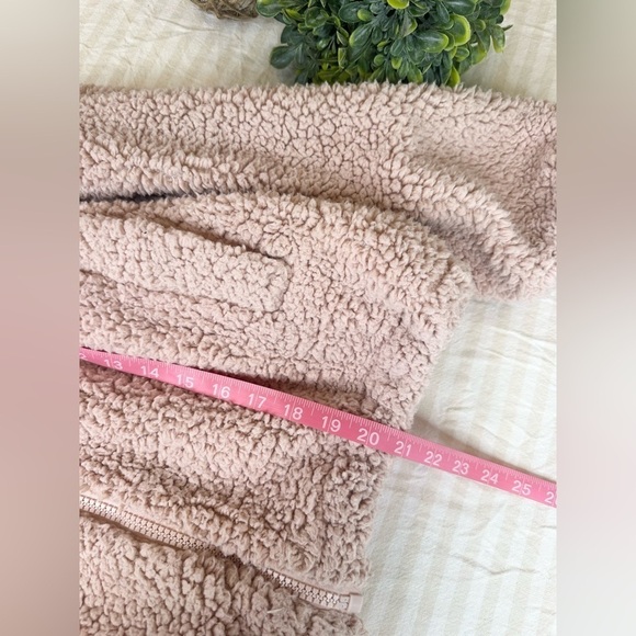 Urban Outfitters Willow Fuzzy Pink Drawstring Teddy Jacket Size Small - Picture 7 of 12